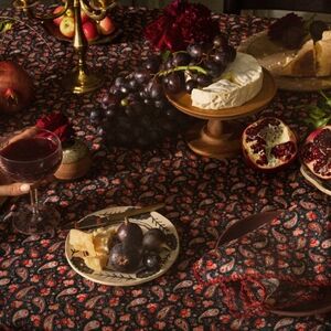 NWOT Doen Tablecloth in Canterbury Paisley.